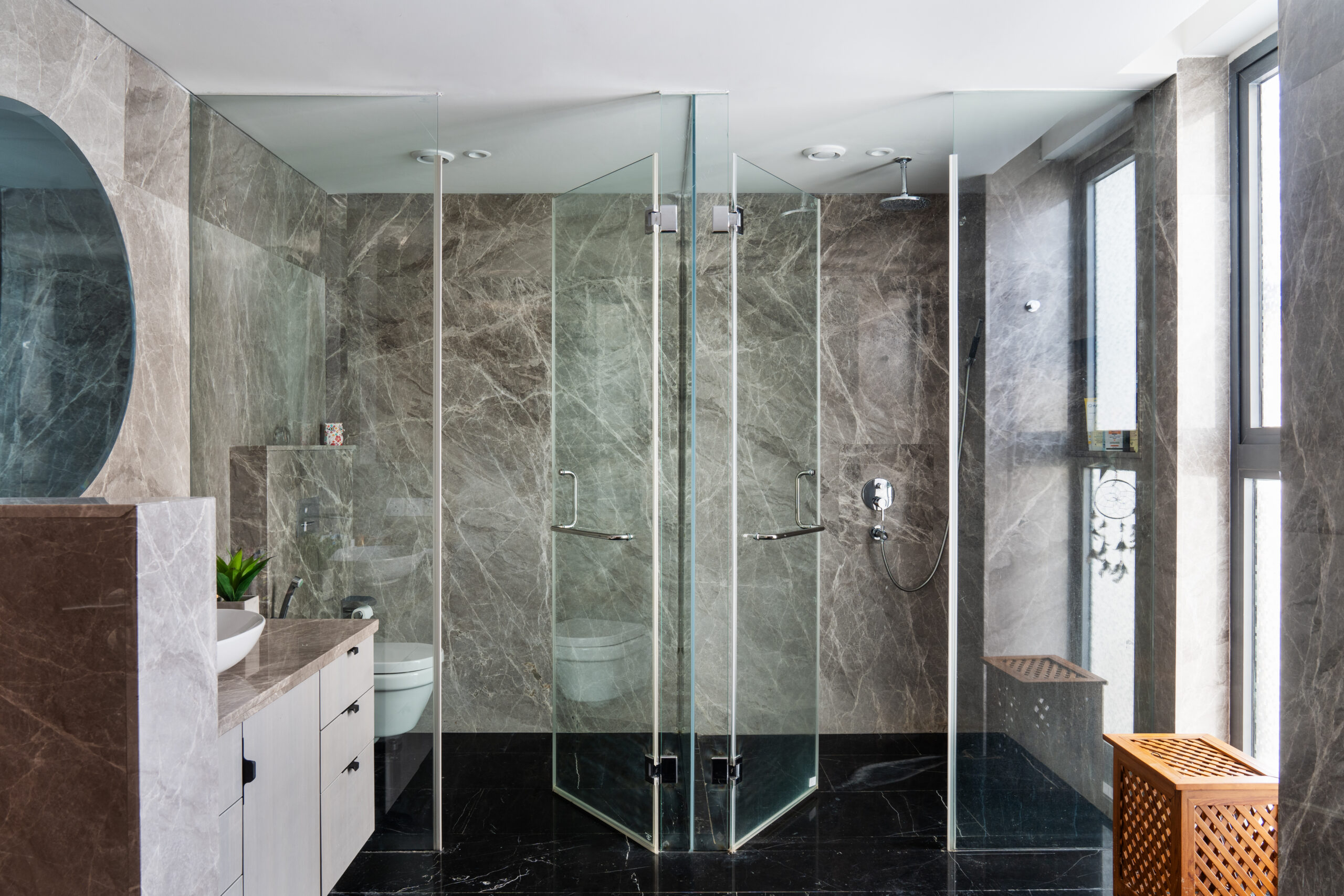 07.3 daughter toilet